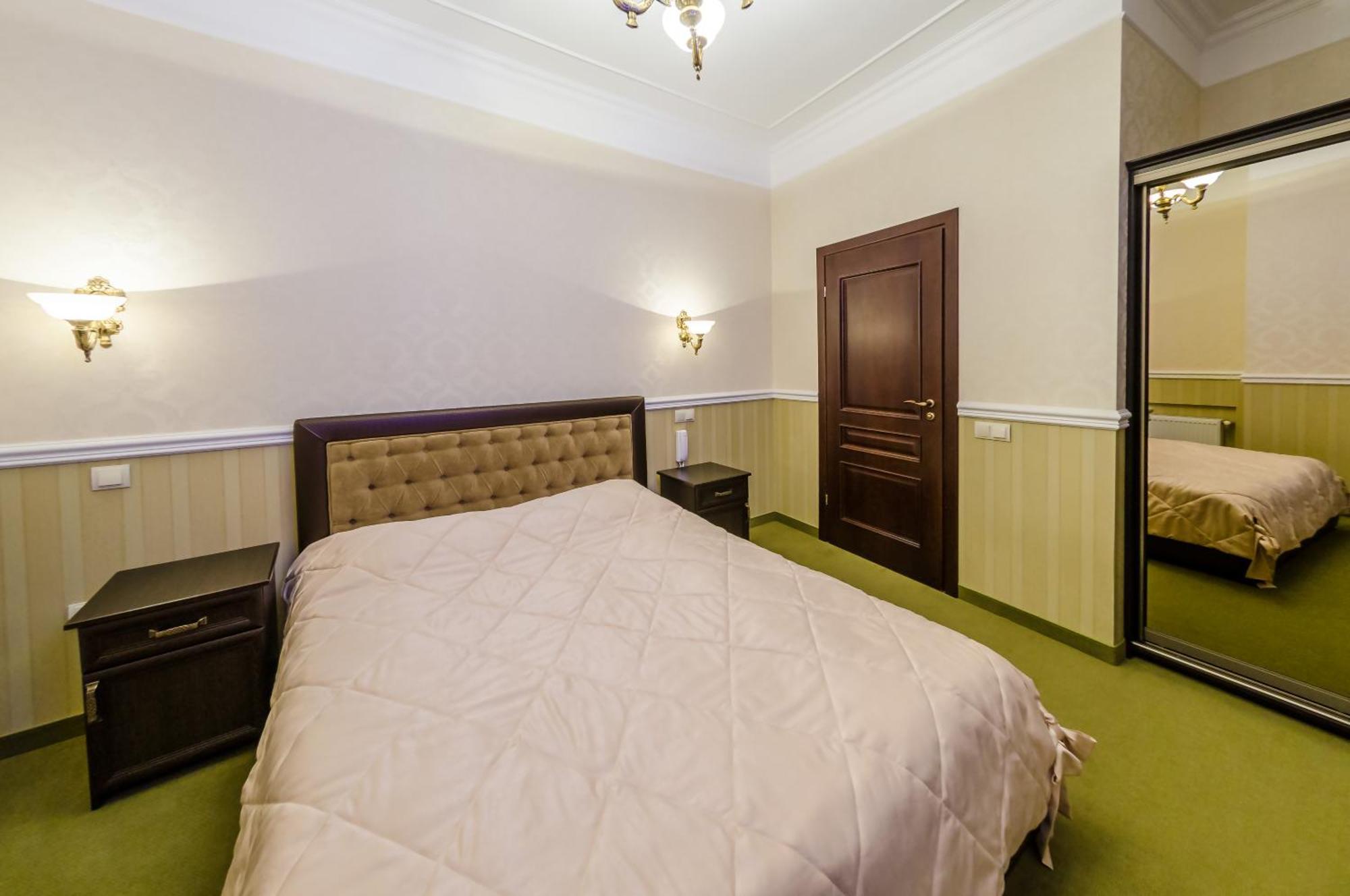 Franz Hotel&Restaurant Ivano-Frankivsk Pokoj fotografie