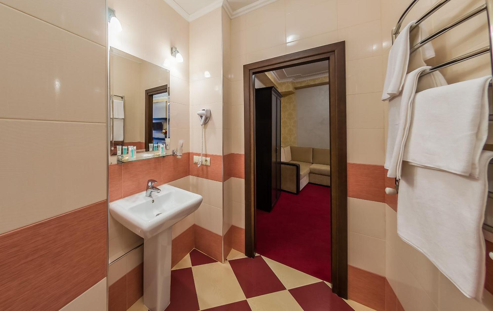 Franz Hotel&Restaurant Ivano-Frankivsk Pokoj fotografie