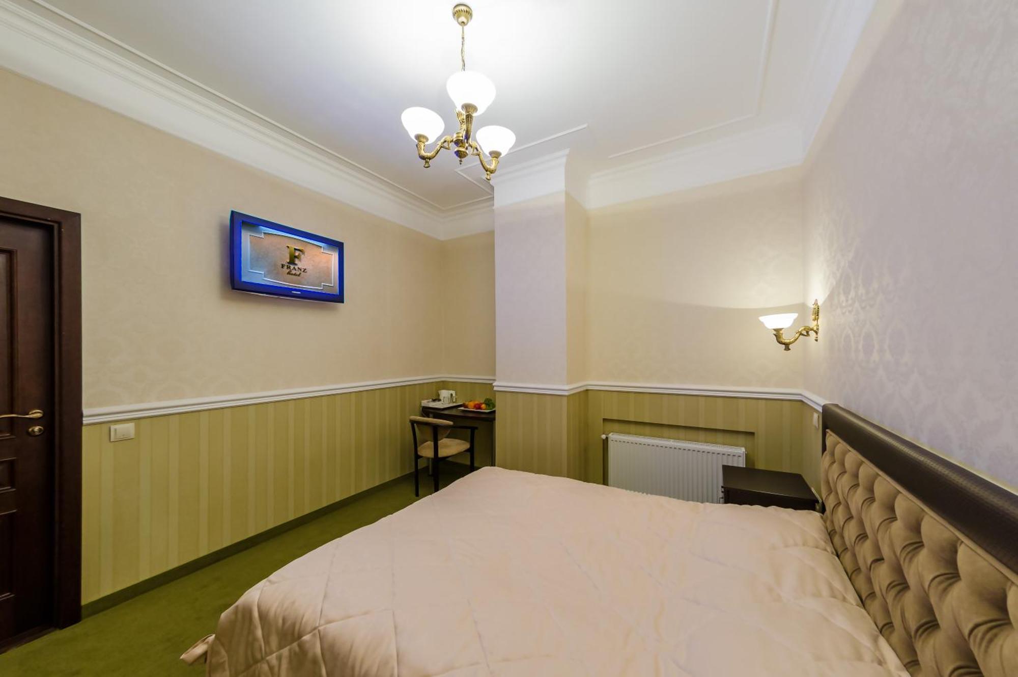 Franz Hotel&Restaurant Ivano-Frankivsk Pokoj fotografie